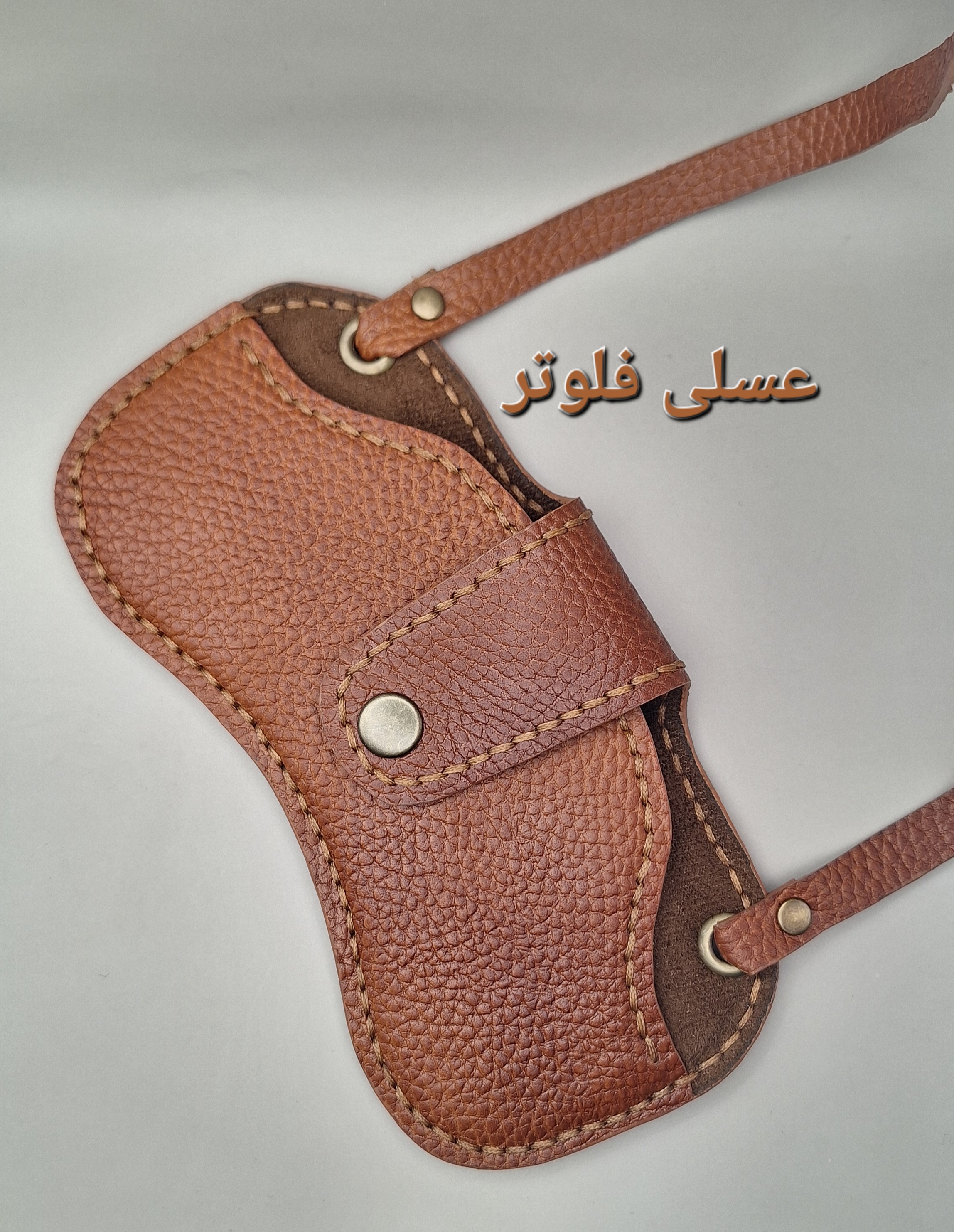 جاعینکی چرم طبیعی مدل گردنی دارای جای کارت