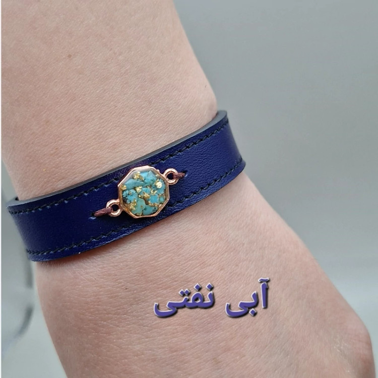 دستبند چرم طبیعی گاوی با رکاب مس و فیروزه طبیعی کد04