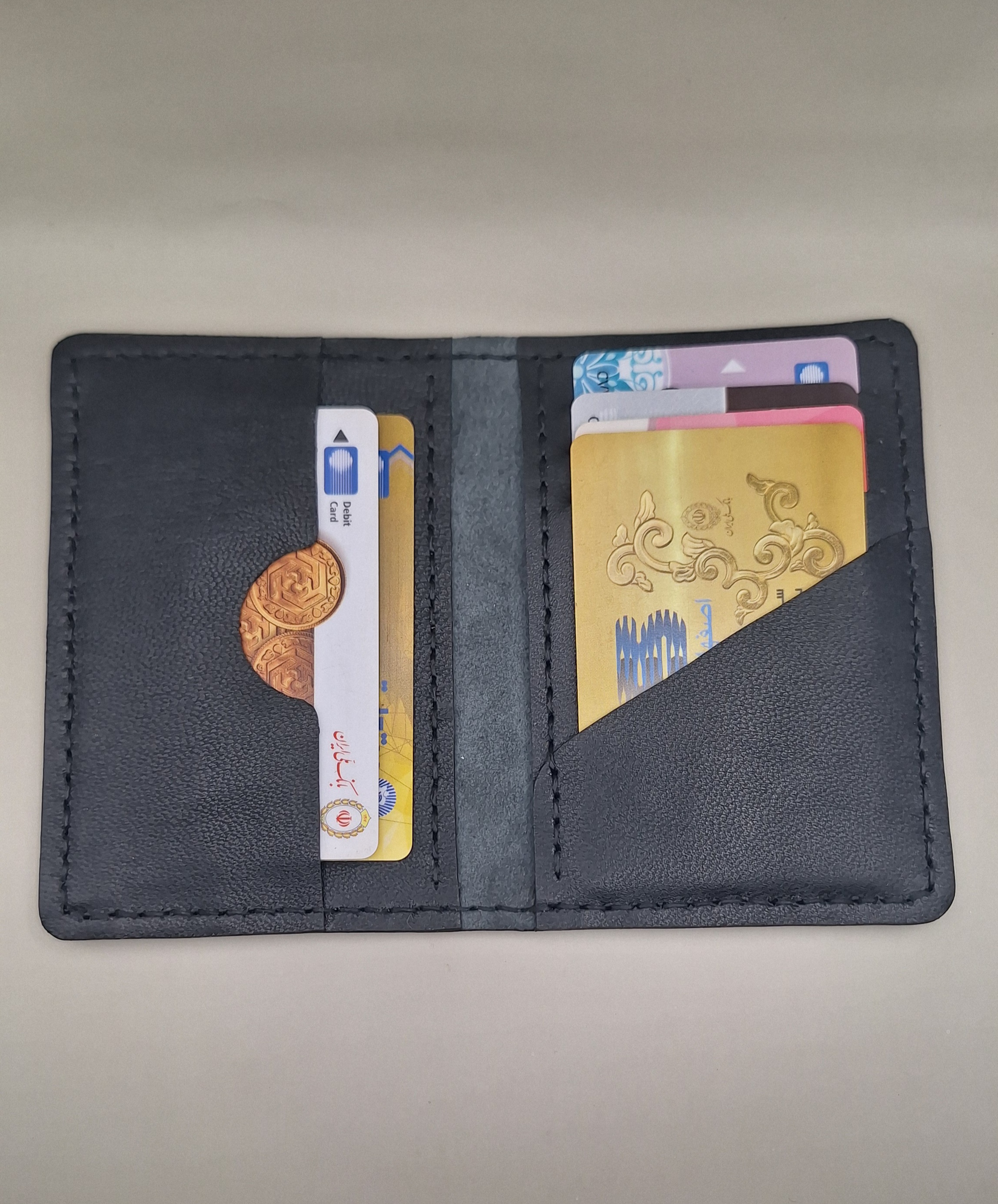 جاکارتی چرم طبیعی مدل جمع و جور ظرفیت ۸ کارت بانکی