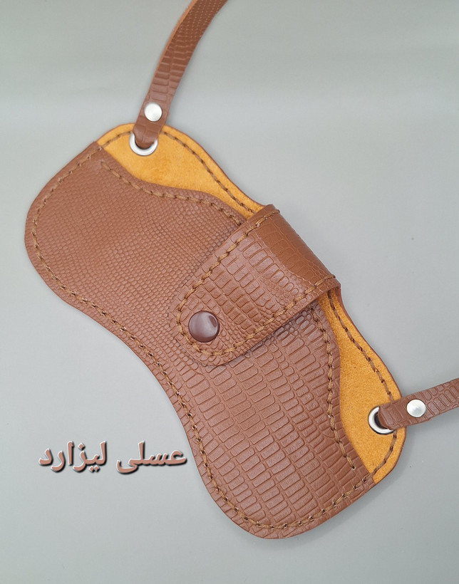 جاعینکی چرم طبیعی مدل گردنی دارای جای کارت