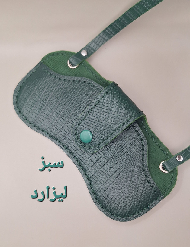 جاعینکی گردنی چرم طبیعی مدل جیب زیپ دار برای دستمال عینک